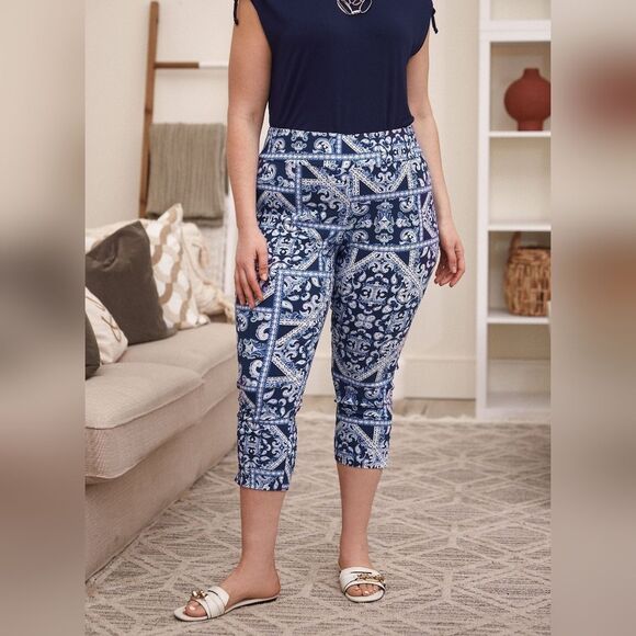 New With Tags Laura Plus Size 16 Rayon Blend Paisley Print Capris - Picture 3 of 14